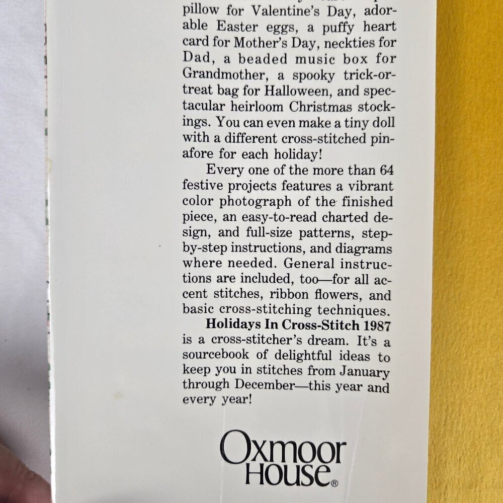 Holidays in Cross Stitch 1987 Hardback Book Patterns Color Listings Color Pics - Picture 8 of 10